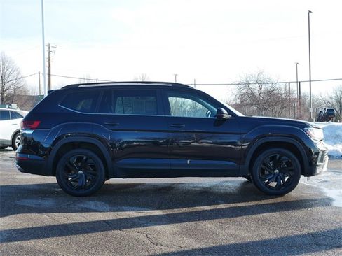 Used 2022 Volkswagen Atlas SE w/ Black Wheel Package image 8