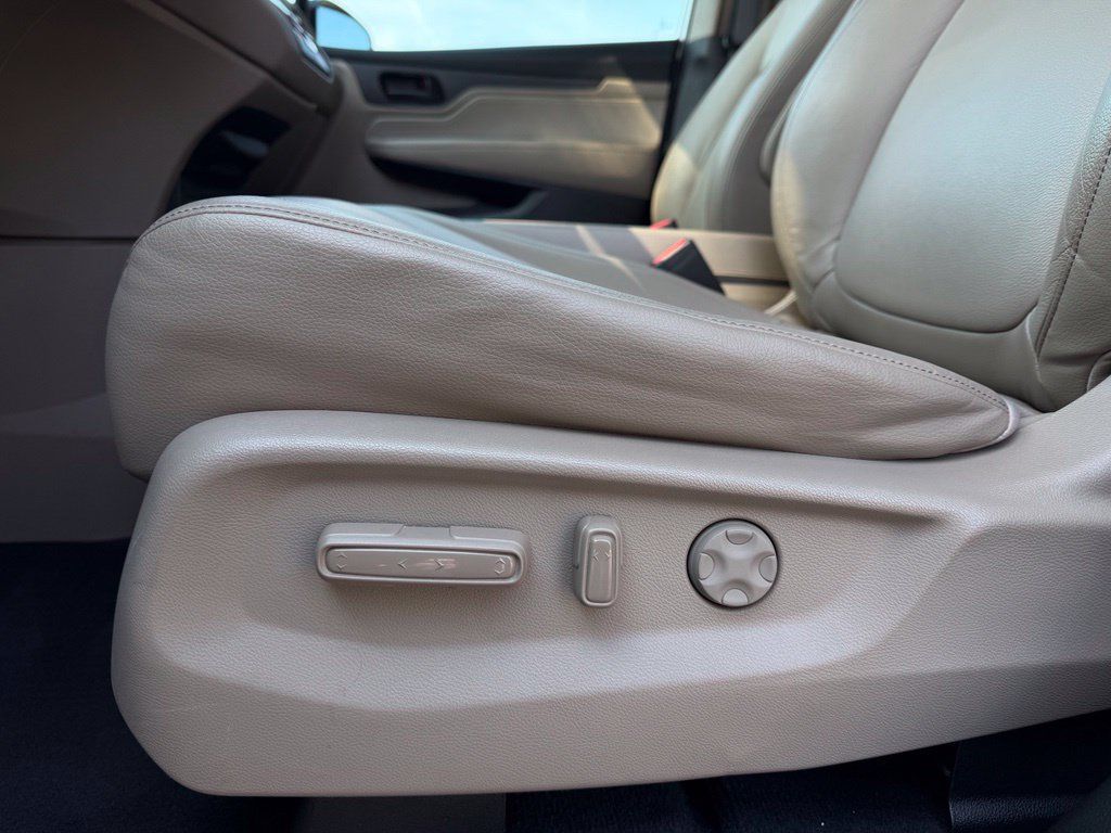 Certified 2024 Honda Odyssey EX-L image 25