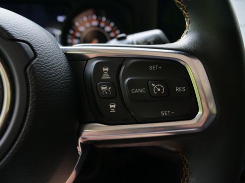 Used 2024 Jeep Wrangler Unlimited Sahara AWD/4WD image 19