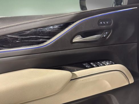 Used 2023 Cadillac Escalade Sport w/ LPO, ONYX Package image 4