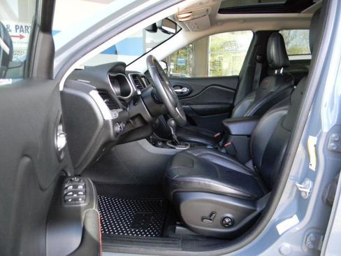 Used 2014 Jeep Cherokee Trailhawk w/ Comfort/Convenience Group AWD/4WD image 11