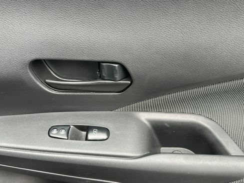 Used 2018 Nissan Kicks S image 20