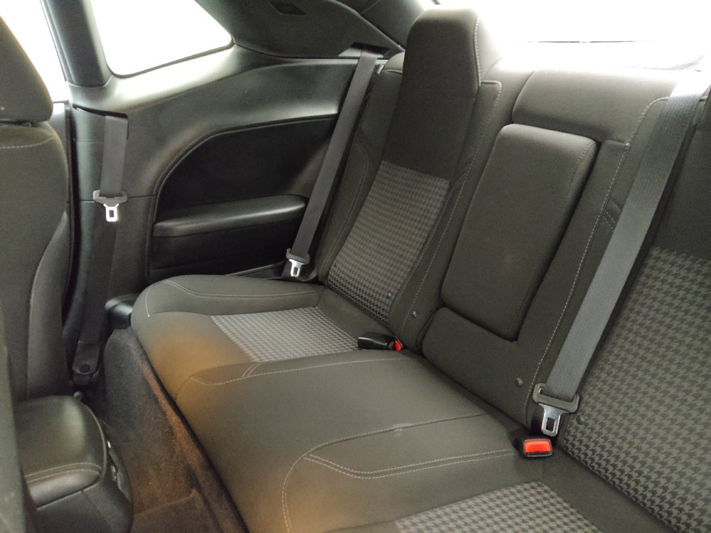 Used 2017 Dodge Challenger SXT RWD image 18