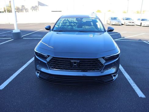 Used 2023 Honda Accord Touring image 2