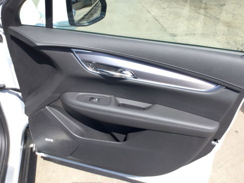 New 2025 Cadillac XT6 Luxury image 19