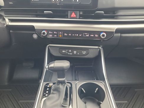 Used 2025 Kia Carnival SX Prestige FWD image 11