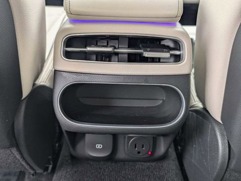 Used 2022 Genesis GV70 2.5T w/ Advanced Package image 31