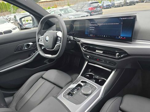 Used 2025 BMW 330i xDrive Sedan AWD/4WD image 10