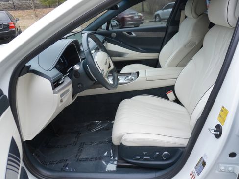 Used 2023 Genesis G80 image 9