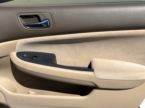 Used 2005 Honda Accord LX image 16