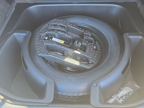 Used 2020 Jeep Grand Cherokee Laredo w/ 18" Wheel & 8.4" Radio Group image 10