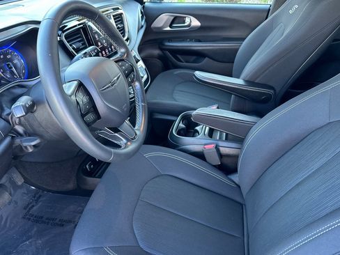 Used 2019 Chrysler Pacifica Touring Plus w/ Advanced Safetytec Group image 11