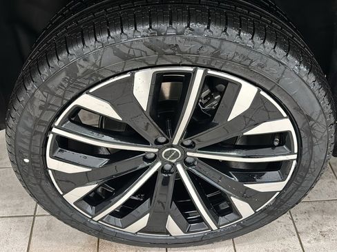 New 2026 Volvo XC90 T8 Plus w/ Protection Package Premier image 32