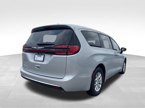 New 2026 Chrysler Pacifica Select FWD image 5