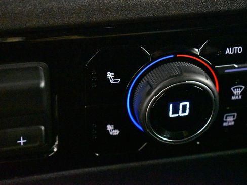 Used 2025 Chevrolet Silverado 1500 LT image 33