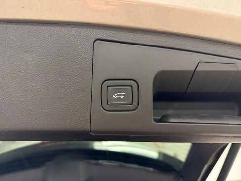 Used 2023 Cadillac XT4 Premium Luxury FWD image 20