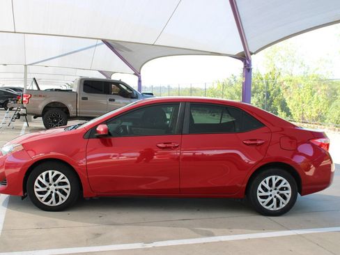 Used 2019 Toyota Corolla LE FWD image 2