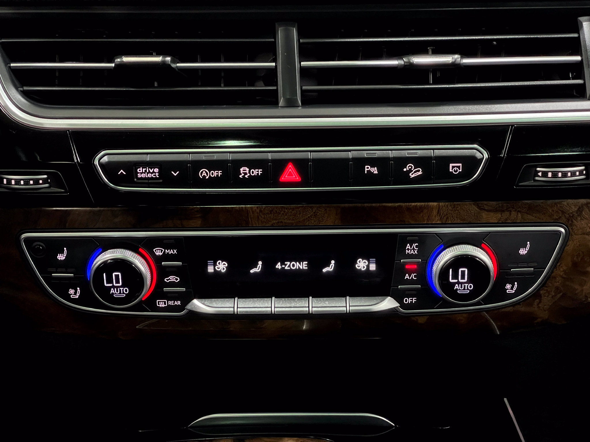 Used 2018 Audi Q7 3.0T Prestige w/ Prestige Package AWD/4WD image 25