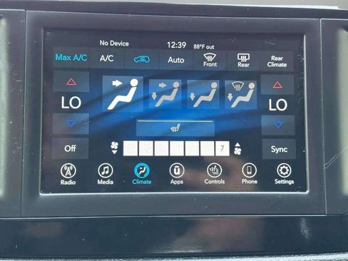 Used 2018 Chrysler Pacifica Touring-L image 58