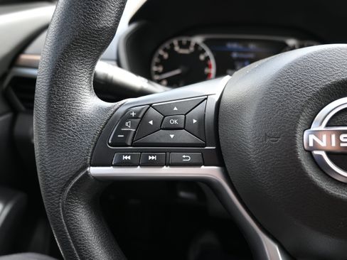 Used 2024 Nissan Altima 2.5 SV FWD image 18
