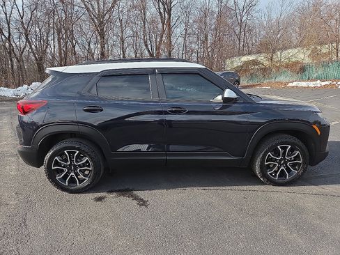 Used 2021 Chevrolet TrailBlazer ACTIV w/ Technology Package image 2