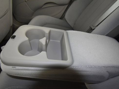 Used 2010 Buick Lucerne CX image 27