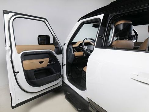 New 2026 Land Rover Defender 110 X-Dynamic SE image 25