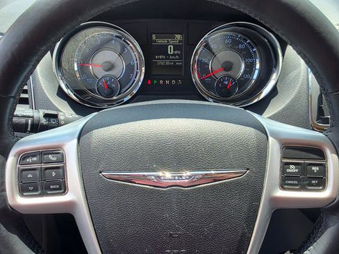 Used 2015 Chrysler Town & Country Touring w/ Driver Convenience Group FWD image 10