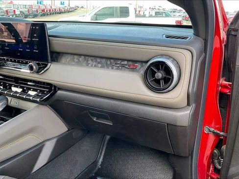 Used 2025 Chevrolet Colorado ZR2 w/ Technology Package image 17