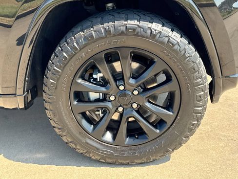 Used 2022 Jeep Grand Cherokee Laredo X RWD image 10