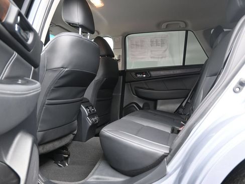Used 2019 Subaru Outback 3.6R Limited AWD/4WD image 14
