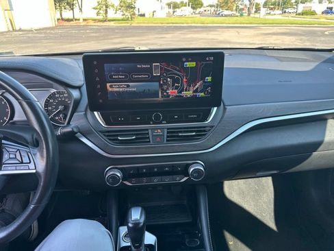 Used 2023 Nissan Altima 2.5 SV w/ SV Premium Package FWD image 12