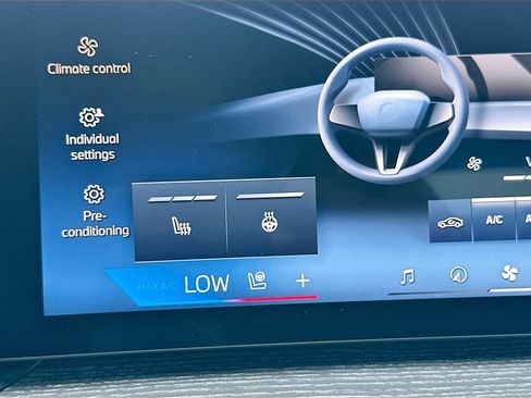 Certified 2025 BMW 330i Sedan w/ M Sport Package RWD image 20