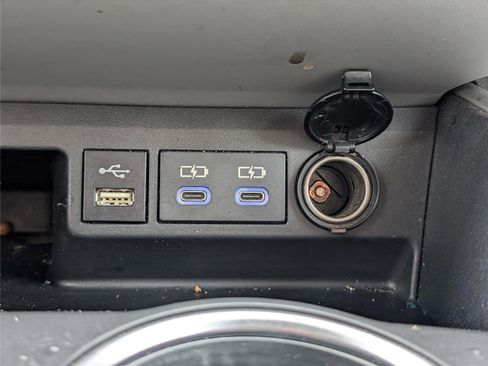 Used 2022 Toyota Highlander XLE image 17