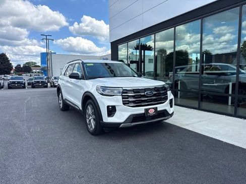 Used 2025 Ford Explorer Active w/ Active Comfort Package AWD/4WD image 1