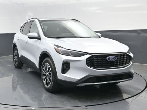 New 2025 Ford Escape SE w/ PHEV Premium Package image 2