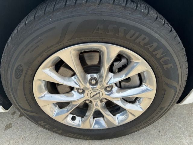 Used 2023 Chrysler Pacifica Touring-L AWD/4WD image 8