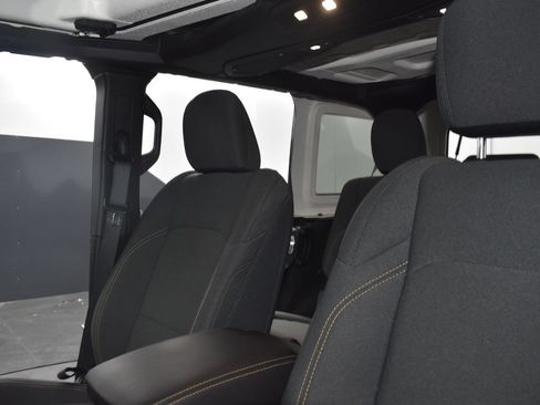 Used 2025 Jeep Wrangler Unlimited Sahara w/ Safety Group AWD/4WD image 15