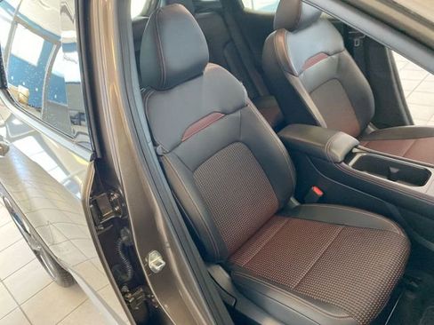Used 2025 Nissan Kicks SR AWD/4WD image 23