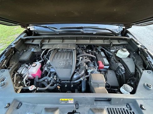 Used 2023 Toyota Highlander XLE image 11