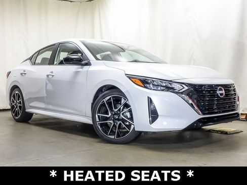 Used 2025 Nissan Sentra SR image 2