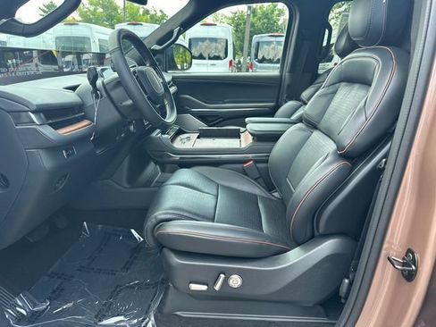 New 2026 Lincoln Navigator Black Label AWD/4WD image 10