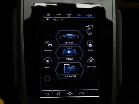 Used 2020 Lamborghini Huracan EVO RWD image 23