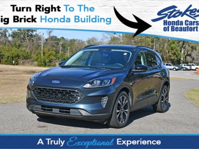 Used 2022 Ford Escape SE w/ SE Sport Appearance Package