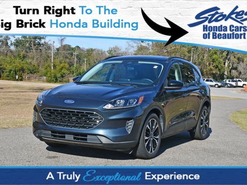 Used 2022 Ford Escape SE w/ SE Sport Appearance Package image 1