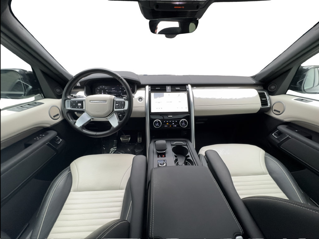 Used 2023 Land Rover Discovery Metropolitan Edition AWD/4WD image 43