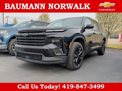 Used 2025 Chevrolet Traverse LT w/ Midnight/Sport Edition image 1