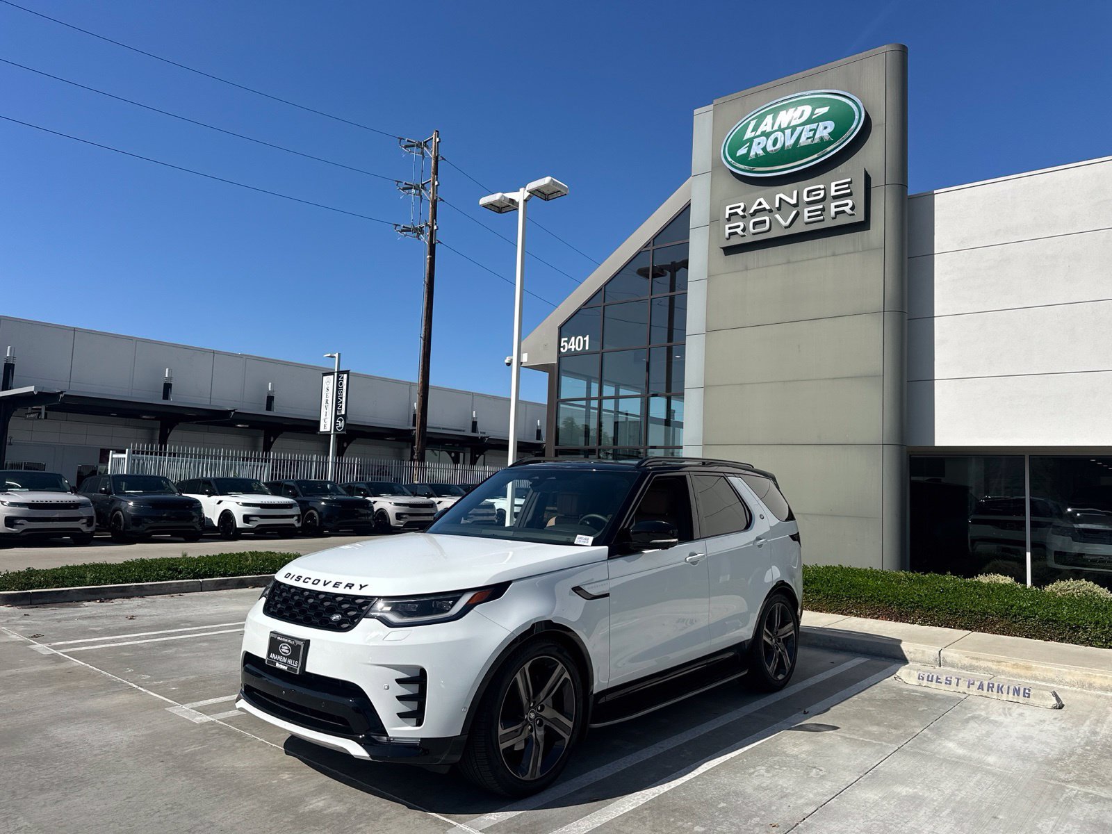 Used 2026 Land Rover Discovery Dynamic SE AWD/4WD image 1