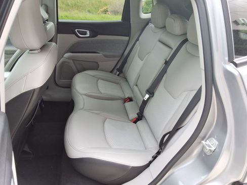 Used 2022 Jeep Compass Latitude FWD image 28