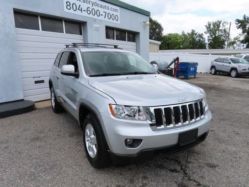 Used 2012 Jeep Grand Cherokee Laredo w/ Laredo E Group AWD/4WD image 3